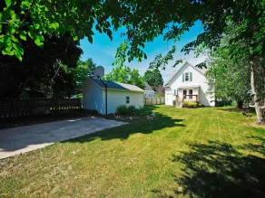 Boyne City, 4 blocks to Lake Charlevoix, 4 bedrooms, sleeps 13 - Image 5