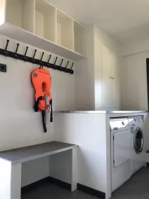 Pequena casa de campo, à direita no lago, senhorio privado, em área de conservação - Image 4