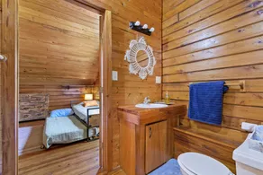 Beautiful log cabin w/ private dock, gameroom, 23mi to beach, 3bd2ba, sleeps 11 - Image 4