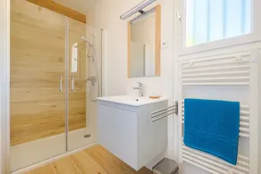 Villa—3 bedrooms, 3 bathrooms, 3 separate toilets, garden, enclosed parking—98 m²—2 min from town - Image 5