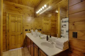 Nouvelle gestion! Vues du Mt LeConte, HotTub, Cheminée, Jukebox, Théâtre et Arcade - Image 2
