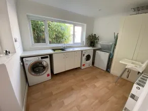Spacious 6 bed house, 15 walk to Porthcothan Bay with hot tub - Image 2