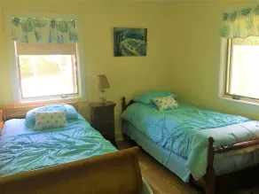 Charming house walking distance from beautiful Kenney’s Beach - Image 5