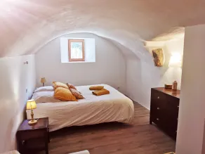 Cottage in a charming house - Image 4