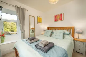 Riverside, Family Friendly Home on the River Derwent with Hot Tub, 10 guests - Image 5