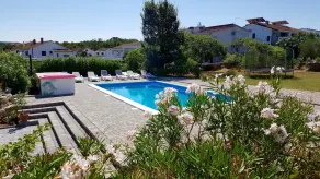 Apartamento de 4 estrellas en Malinska 150m de la playa con piscina, lavavajillas, Wi-Fi, aire - Image 5