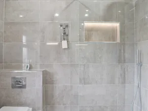 2 bedroom accommodation in Poole - Image 3