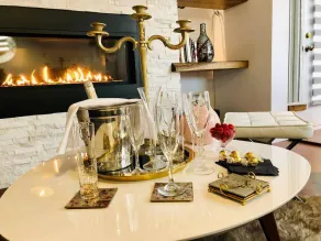 Fun and Vintage Family room in Quebec w/ love ones - Image 5