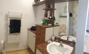 Quiet studio bathroom kitchen wc swimming pool & parking - Image 4