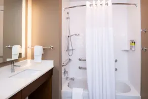 Ideal Retreat! King Suite Near Dixie State University | Complimentary Breakfast + Shared Pool & Hot Tub - Image 3