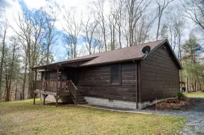 Secluded-Hot Tub-Fire Pit-Fiber internet-Near the Gorge & Parks-Pet Friendly - Image 4