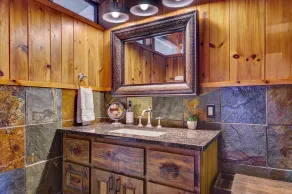 Breathtaking views,private property,glass porch w/wood-burning fireplace - Image 2