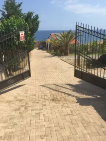 Luxurious mansion with pool, waterfront and direct access to the water - Image 5