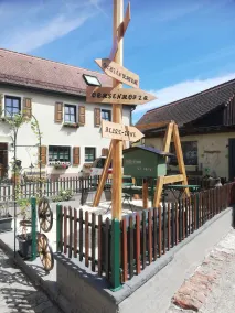 Guest house with 3 apartments, quietly located in the town center - Image 2