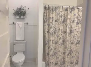 Three Bedroom, Sanitized, Pet Friendly Bungalow - Image 3