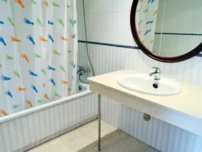 Incantevole appartamento per 6 ospiti con WIFI, piscina, TV e balcone - Image 4