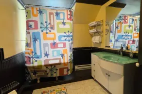 Cool, Retro Getaway in Heart of Downtown - Image 4