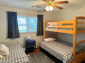 Topridge - Spacious 3BR home w/fenced yard, pet friendly NO LINENS PROVIDED - Image 4