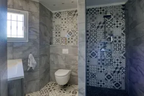 Exclusive private villa with pool in South France - Image 2