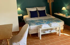 Spendid property with wooded park, swimming pool. 19 beds spread over two houses - Image 3