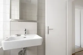 Sunny Horgen 2.5 Room w/ Storage, 3 min to Market, by Blueground - Image 2