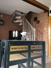Pleasant town house with fireplace - Image 3