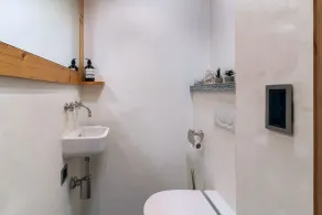 Two bedroom apartment, recently renovated with great style.<br><br>The apartment is distributed as follo - Image 3