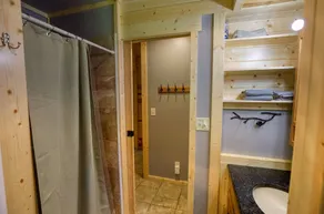 Cozy Cabin on Secluded Peninsula - Image 2