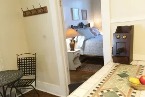 Hillsdale Victorian Studio w kitchenette Wifi TV , Queen Bed and Twin Bed - Image 4