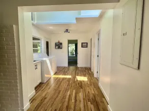 Gem in Milwaukie 2 bedroom - 2 Bathroom -  Huge yard - Image 3