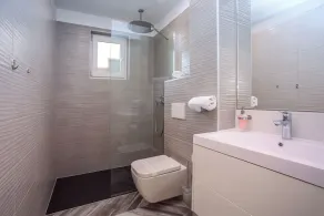 Villa de luxe POCRNJA avec piscine chauffée, jacuzzi, sauna et table de billard - Image 4