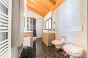 One-Bedroom Apartment with Air Conditioning and Wi-Fi - Image 2