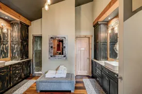Maison en bois de luxe avec vue sur lac et plage, bain à remous, cuisine gastronomique, foyer - Image 2