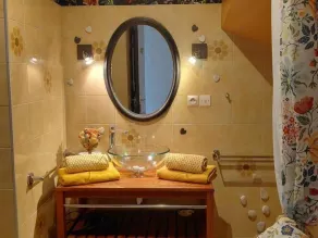 Gîte Moderne 10 Pers. en Touraine avec Jardin, WiFi, Près de la Vienne et Vignobles de Chinon - Image 2
