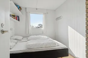 Idyllic Holiday Home Near Cliffs And Beach - Image 3