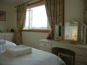 House With Beautiful Views to Edinburgh Skyline - Image 4