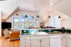 Cozy Cottage, Old Baldy Lighthouse Views, BHI - Image 2