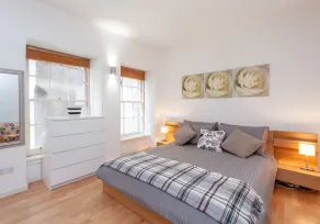 A modern one-bed apartment located in the heart of Edinburgh's Grassmarket. Sleeps 2 - Image 5