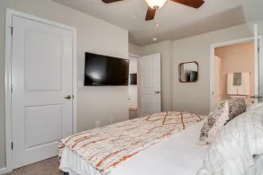 The Georgia: King Bed - Fast Wifi - Bedroom TV - Kitchen - Washer/Dryer - Image 5