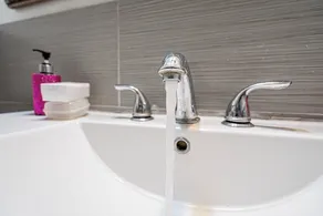 Cheerful 3 bedroom bungalow(basement included) - Image 4