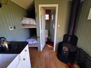 Fabulous family Shepherd's hut.Pet friendly. Electric hot tub bookable extra - Image 2