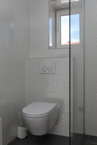 Appartement entièrement équipé avec terrasse | Vue sur l'eau - Image 2