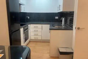 London 1 Bed Apartment close to Barking Station - Image 5