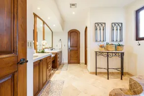 C301 Oceanview Penthouse with infinity pool and jacuzzi - Image 4