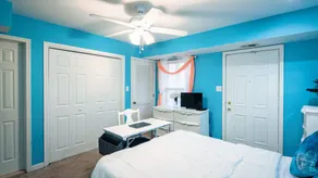 Comfy Blue Studio with Great Amenities - Image 4