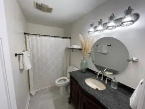 Light & airy home w/private hot tub on golf course - Image 4