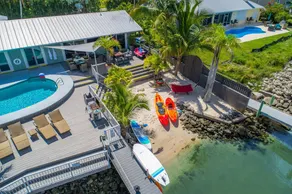 Aquatopia North: Riverfront beach house, w/ dock, heated pool + hot tub & more! - Image 4