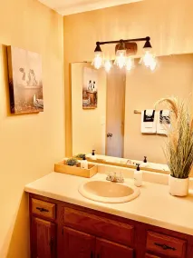 Charming, Farmhouse Chic, Cozy|Fireplace|12 Min to Town|Beautiful View - Image 2