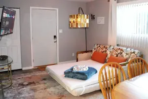 2 BR Stay MINS to Aurora Premium Outlets - Image 3