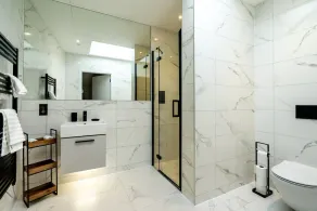 A premium stay that sleeps 2 guests  in 1 bedroom - Image 2